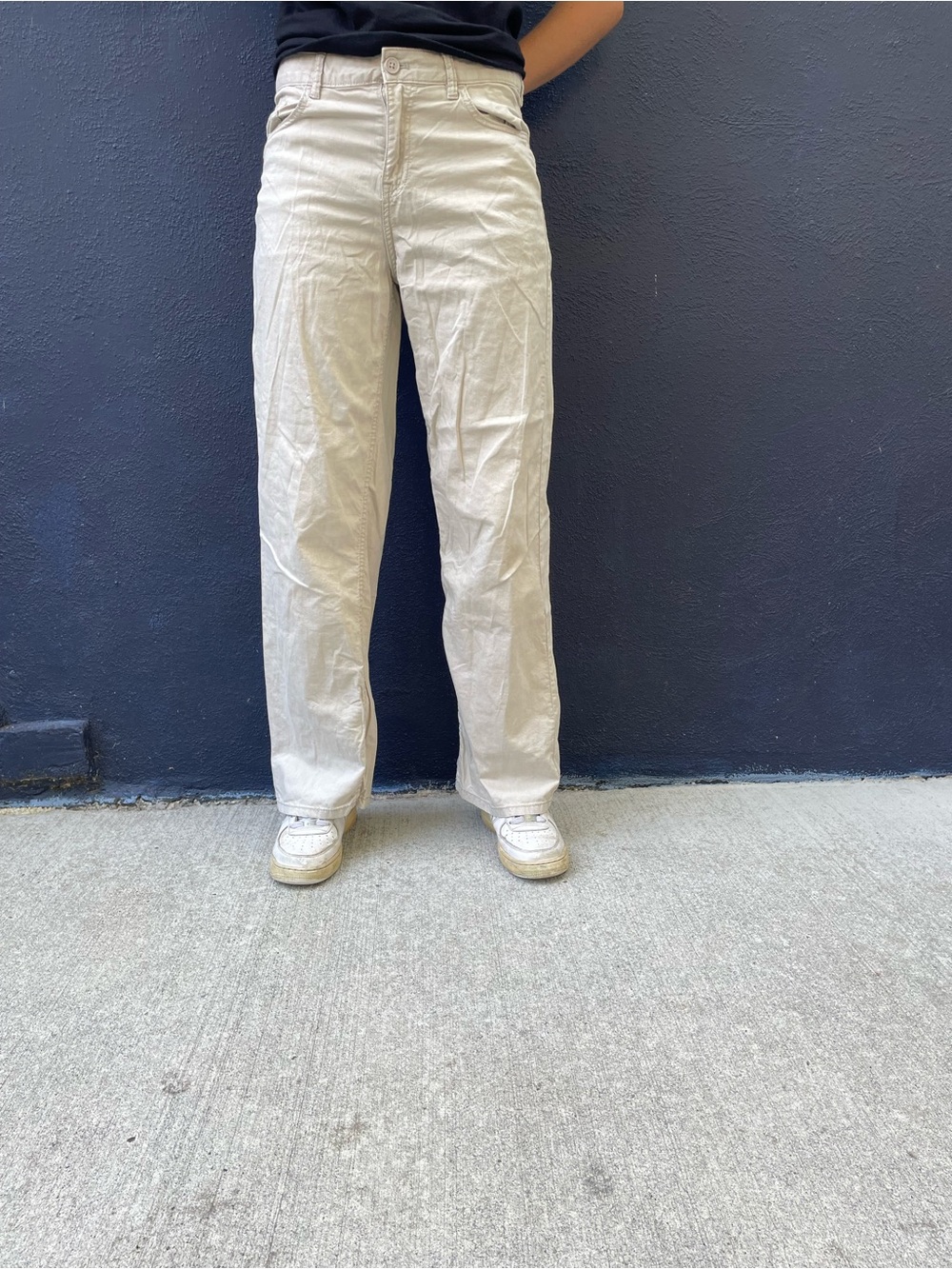 H&M Divided cream colored straight leg pants size 4/30”